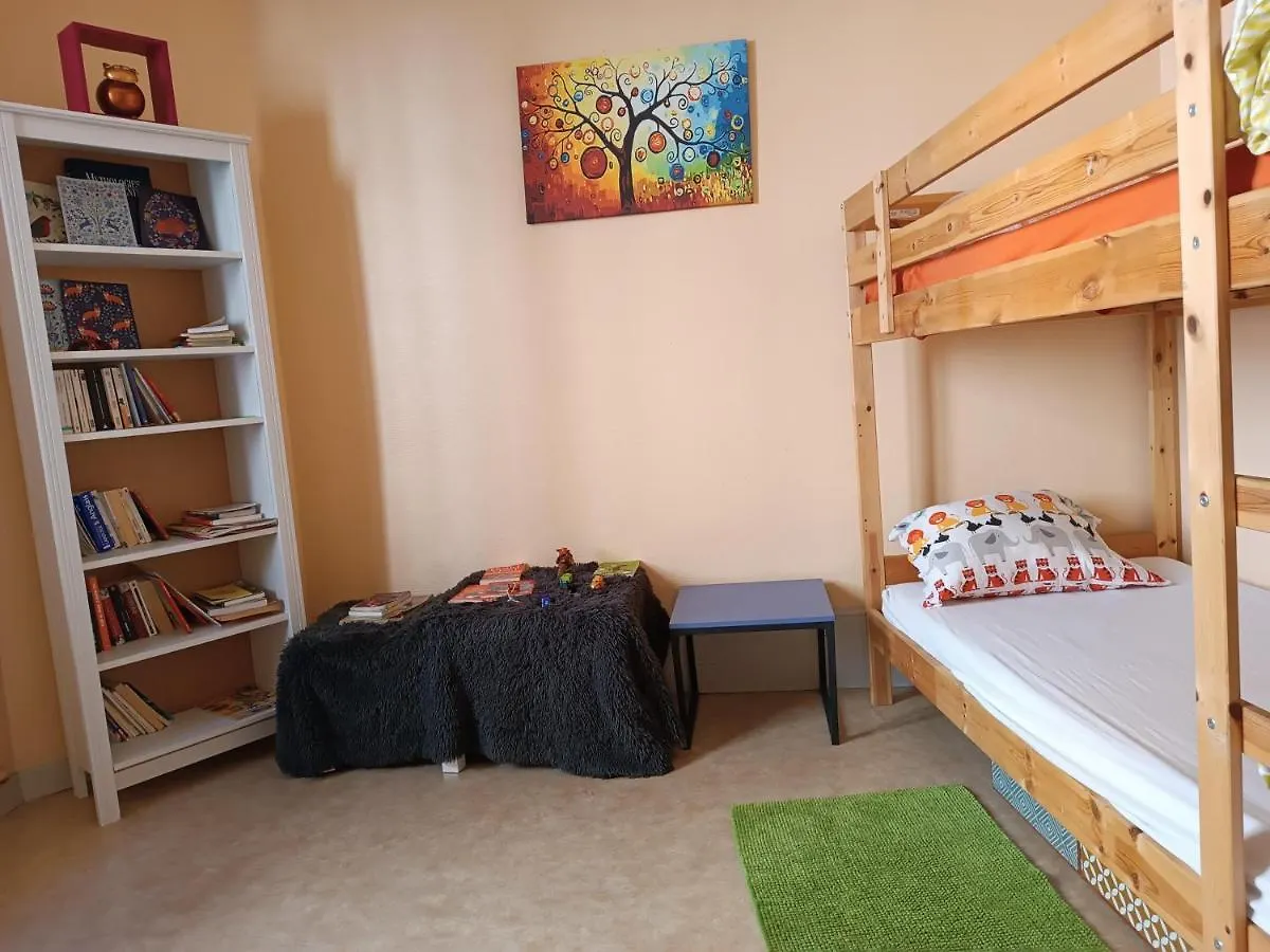 Appartamento Cap Coutellerie - Sejours Pros Ou Familles En Hypercentre De Thiers 0*,  Francia